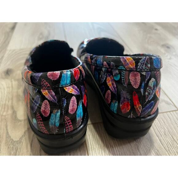Easy Street colorful feather slides, slip resistant, perfect for nurses, size 7 - Picture 8 of 9
